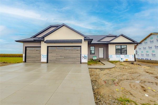 1404 HICKORY RIDGE DR, MARION, IA 52302 - Image c08ca4f629c98ee528f291a4d08e8c8f/2059776504