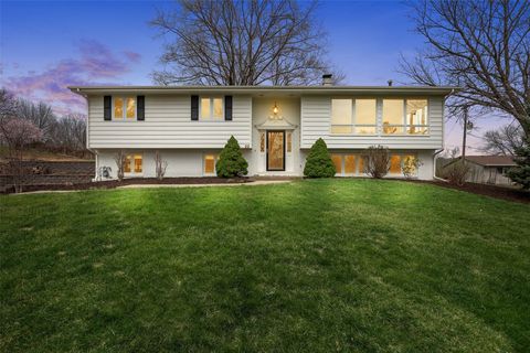 22 Fairview Knoll NE Iowa City IA 52240