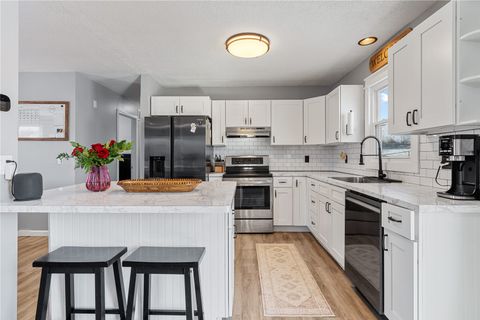 1719 South View Drive NW Cedar Rapids IA 52405