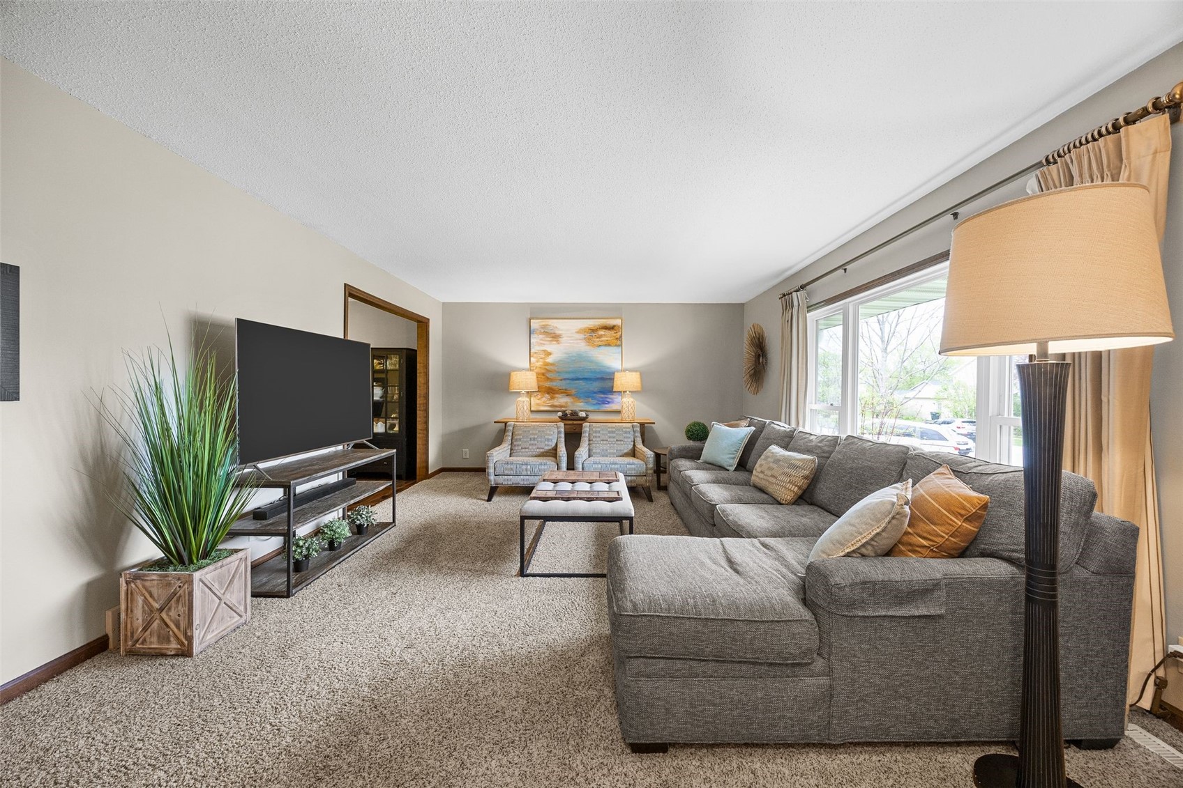 6925 Chelsea Drive NE