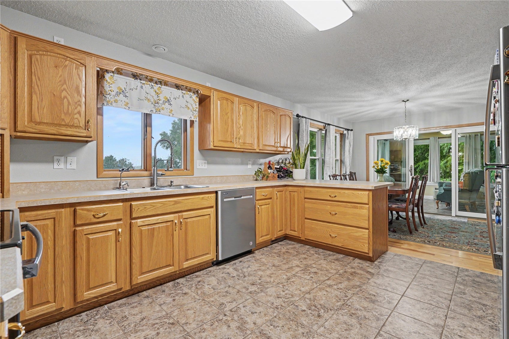 811 Valley Court