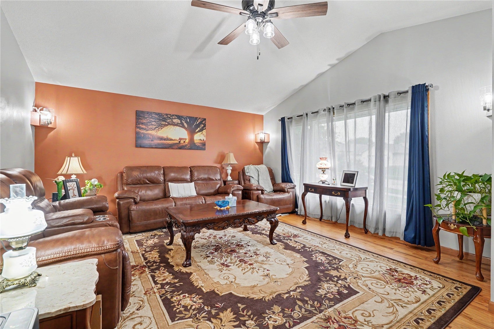 811 Valley Court