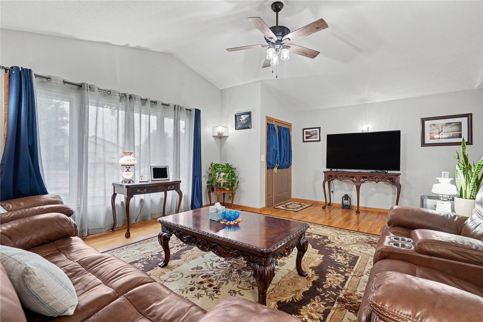 811 Valley Court