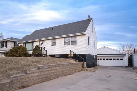 1625 11th Street NW Cedar Rapids IA 52405