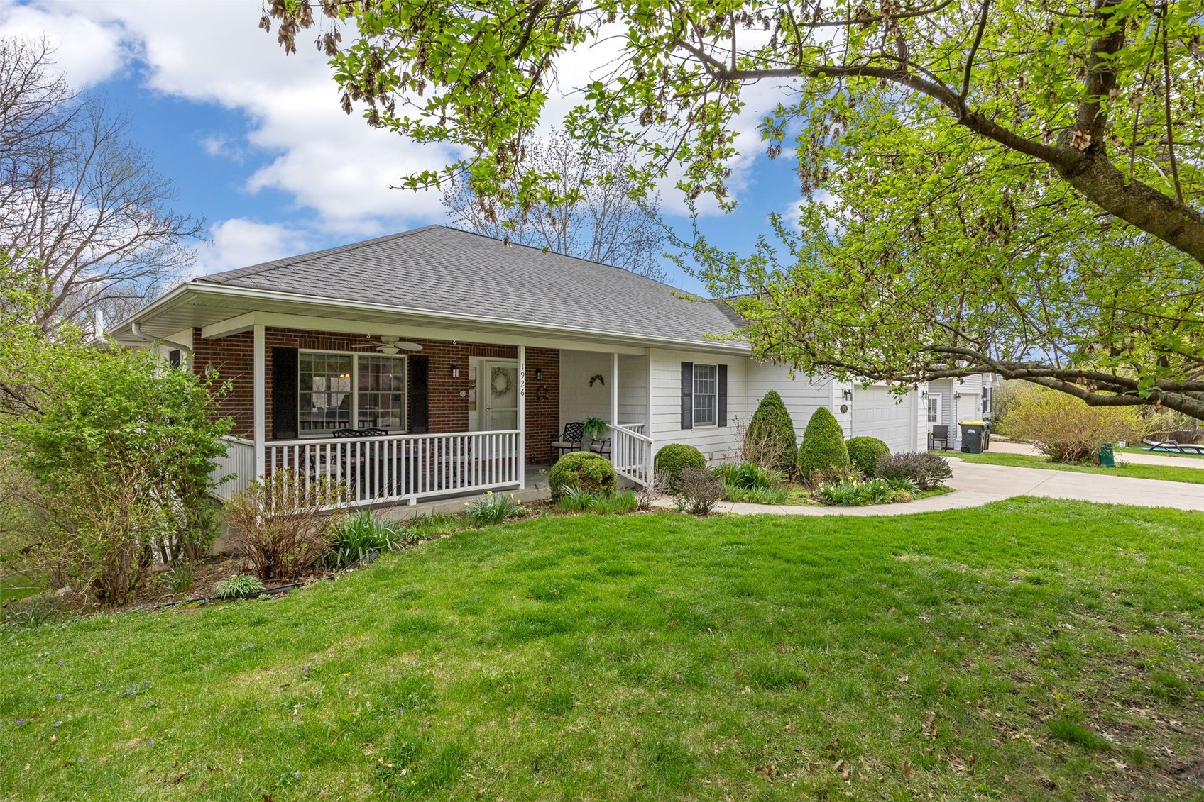 1926 Meadow Ridge Lane