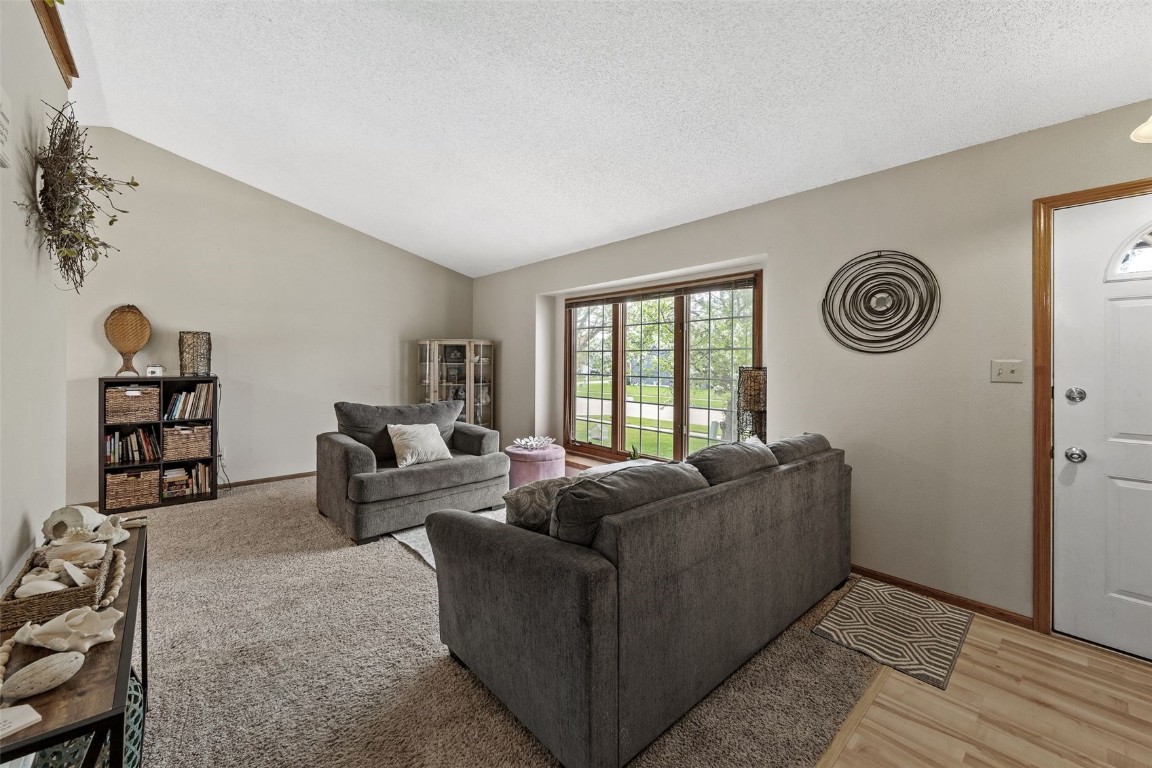 618 Huntington Ridge Road NE