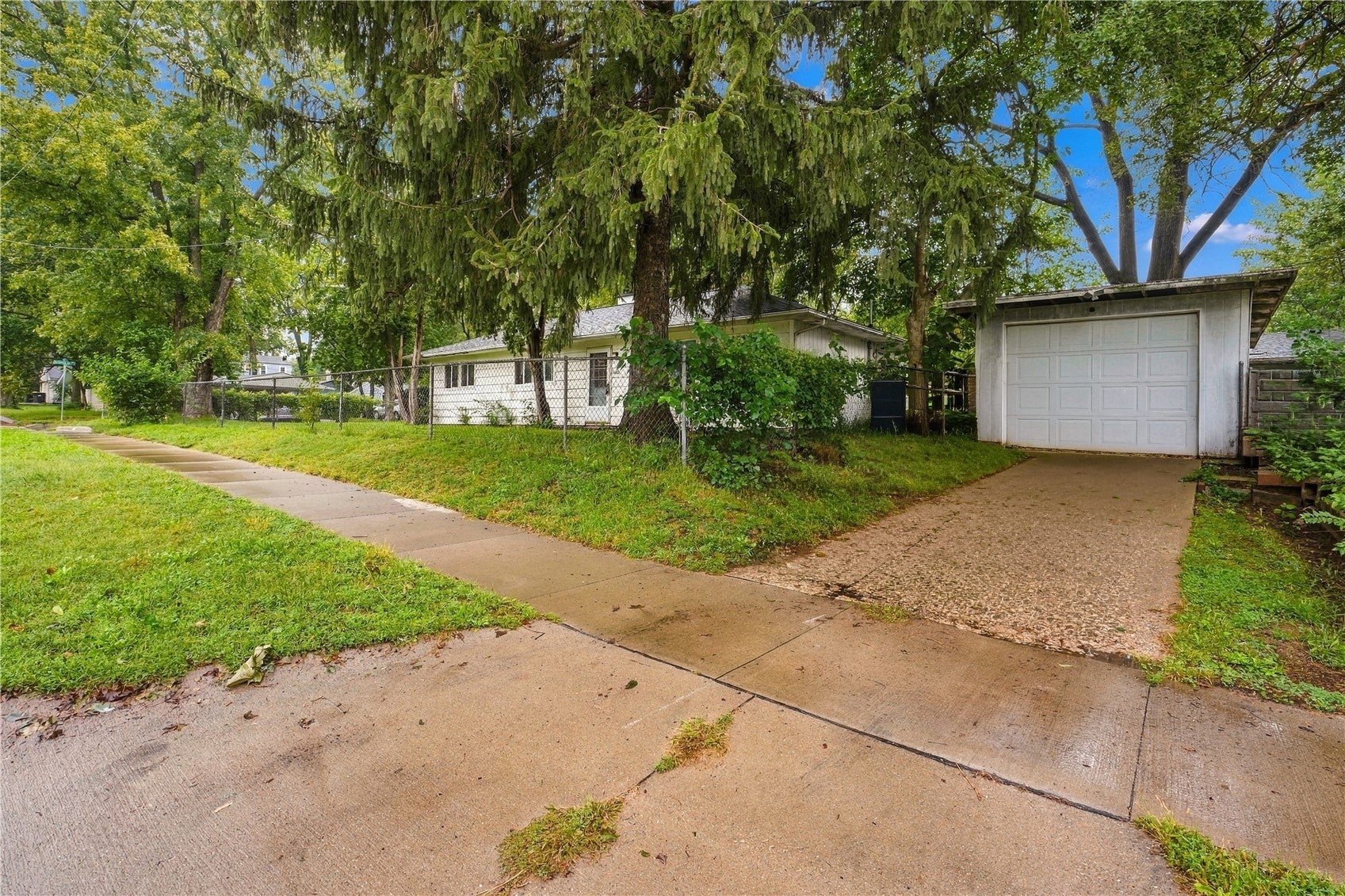 1400 Deforest Avenue