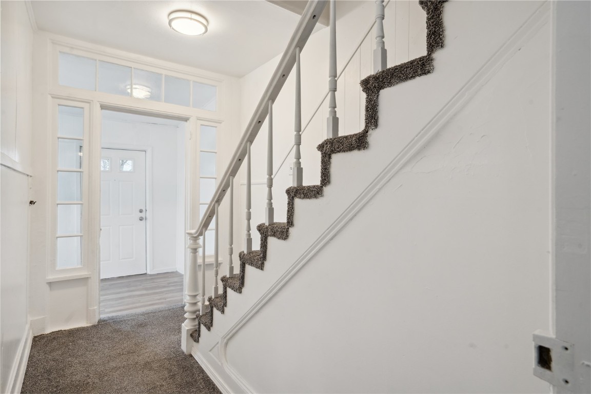 105 N High St