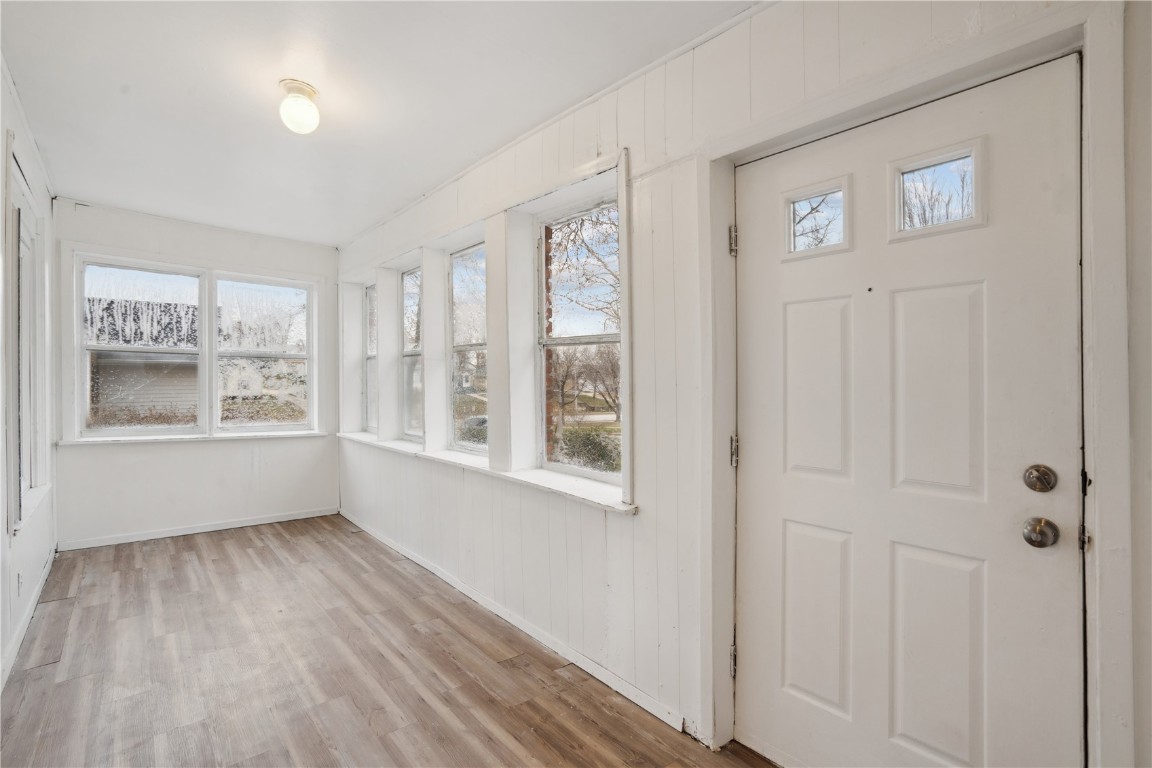 105 N High St
