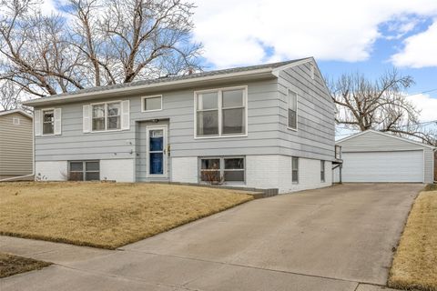 4436 Rushmore Drive NE Cedar Rapids IA 52402