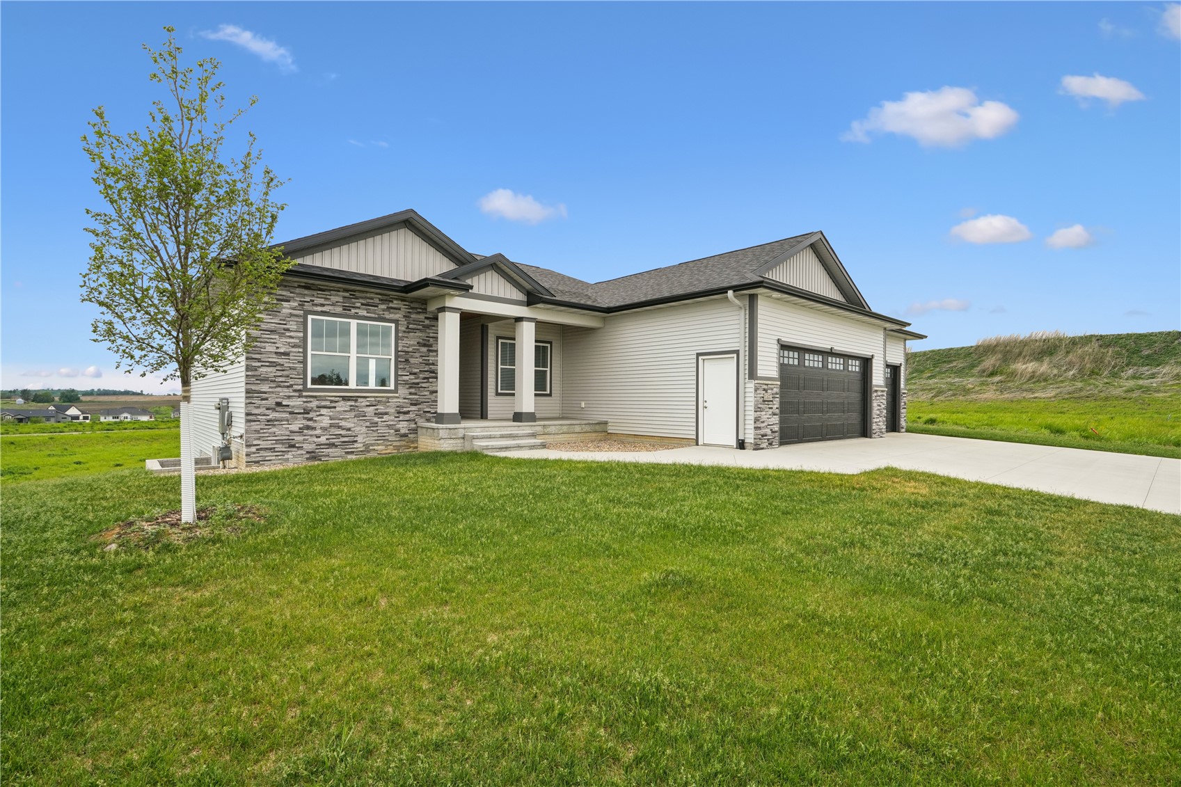 1537 Deerfield Dr