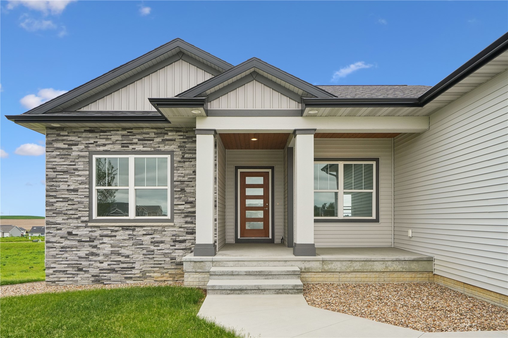 1537 Deerfield Dr