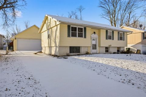 6235 Eastview Avenue SW Cedar Rapids IA 52404