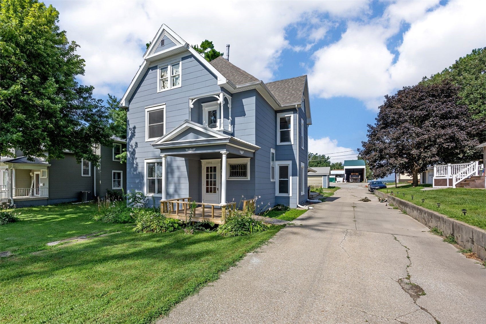 1806 8th Ave