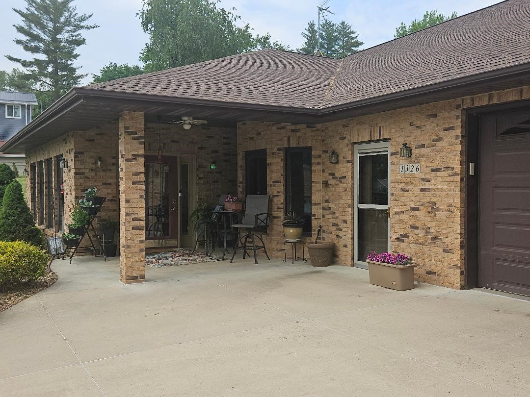 1326 Lakeshore Drive