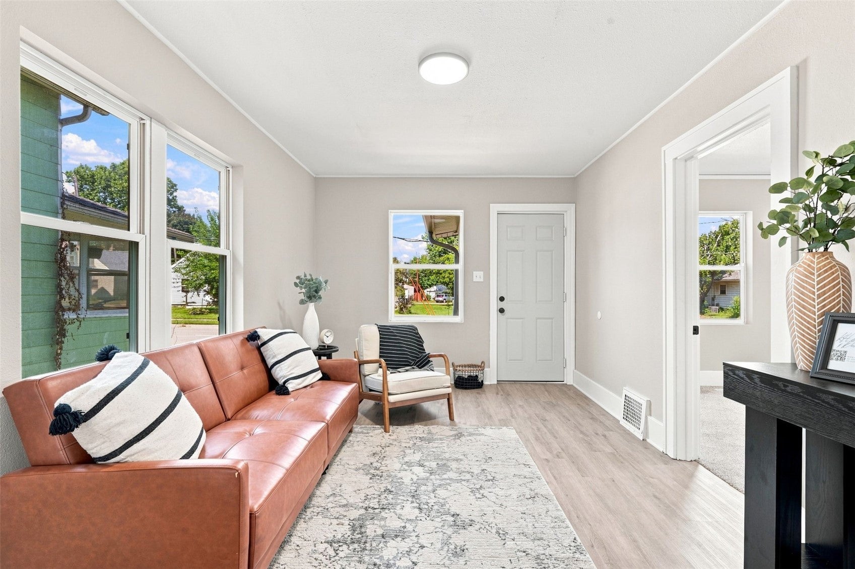 389 16th Ave SW