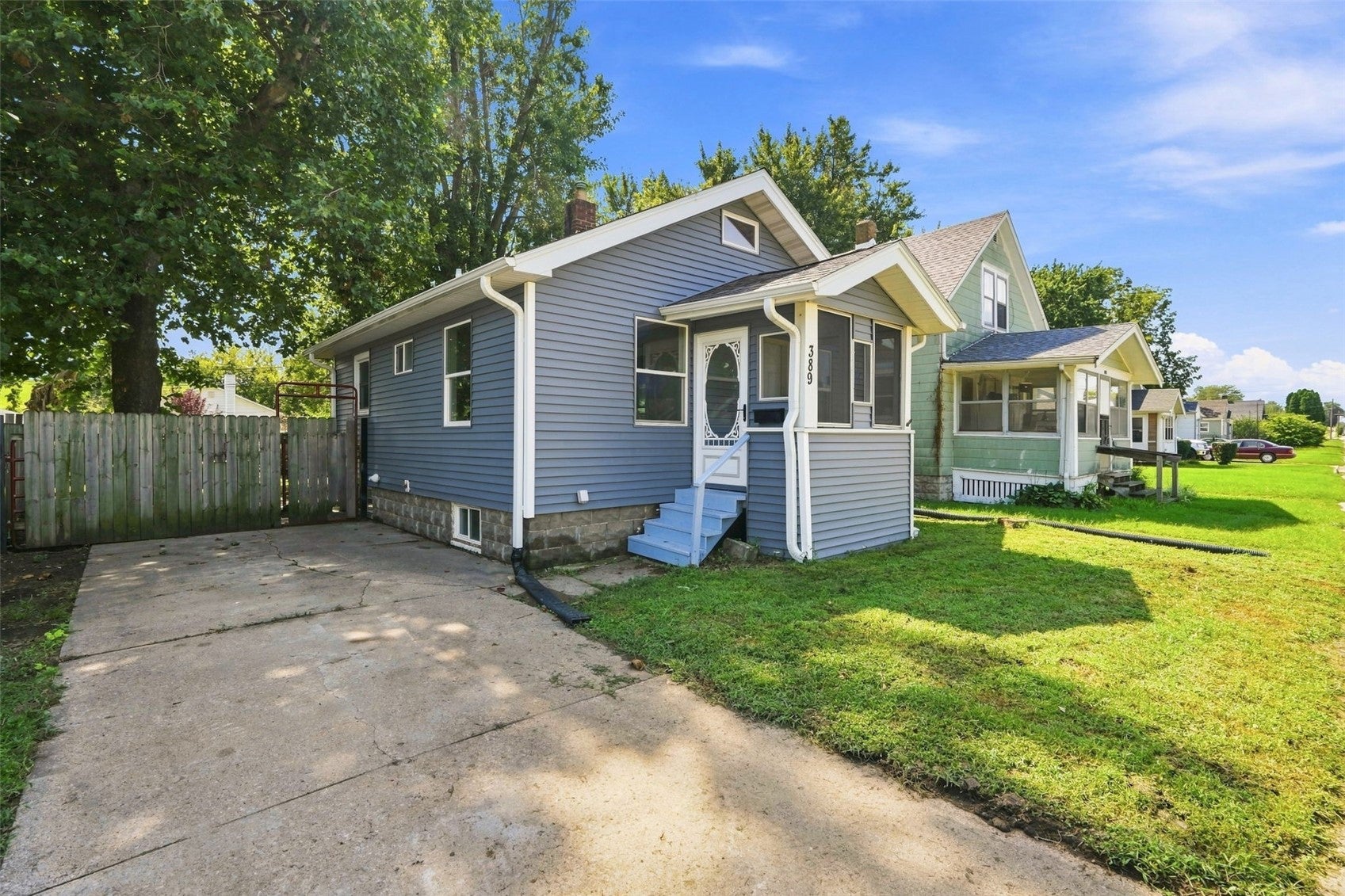 389 16th Ave SW