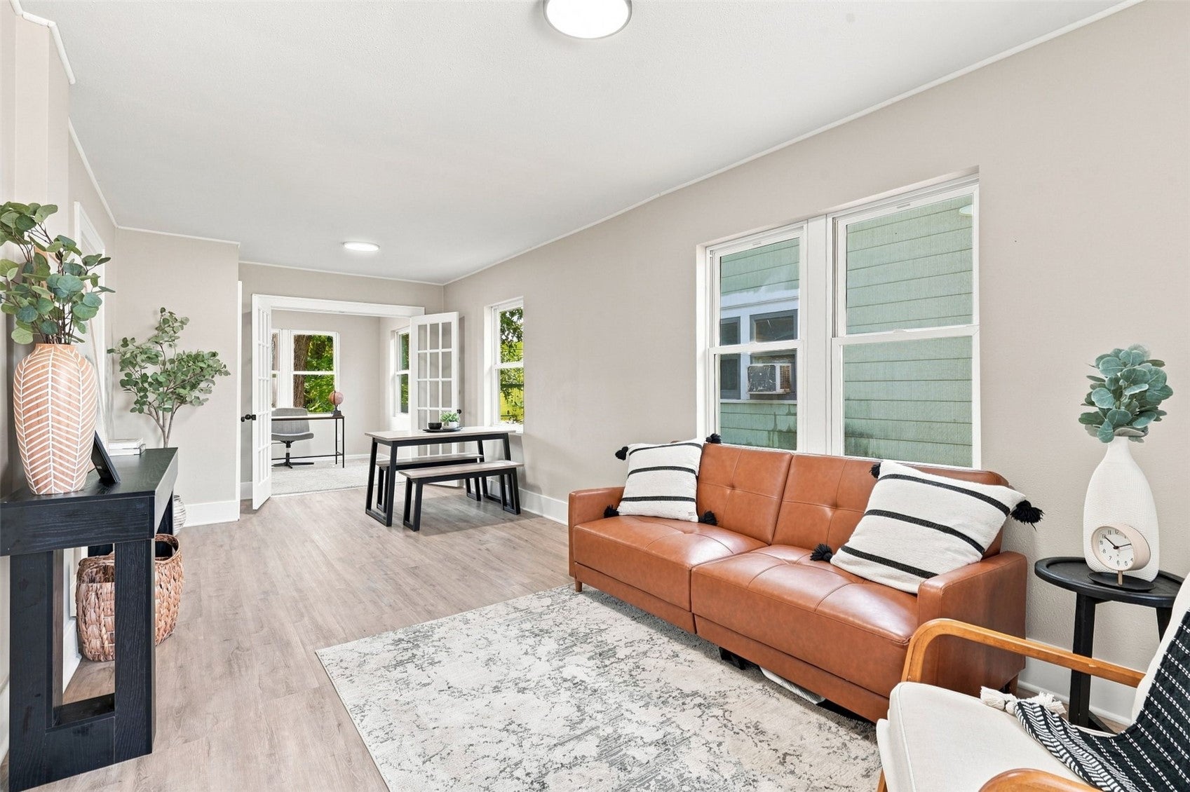 389 16th Ave SW