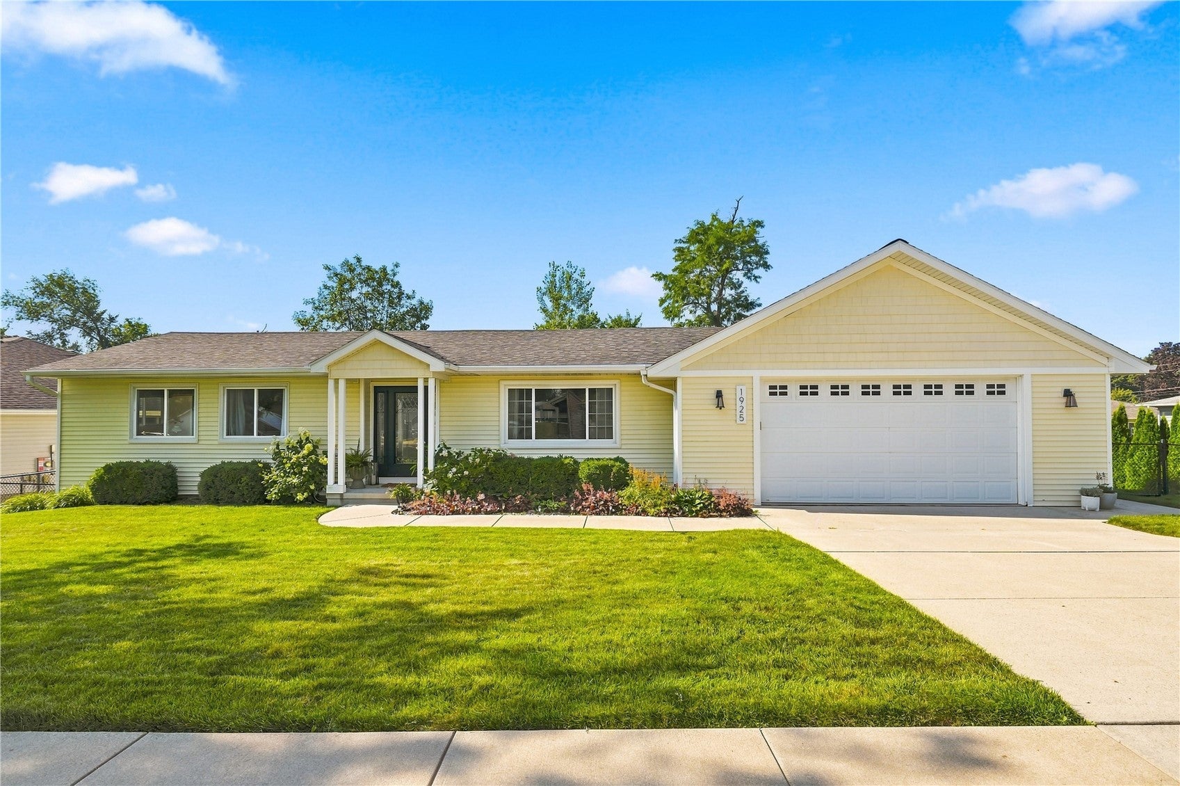 1925 Hidden Hollow Lane NW