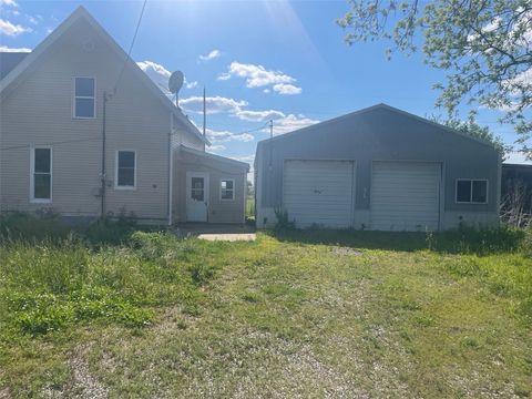 2902 Water Street Columbus City IA 52737