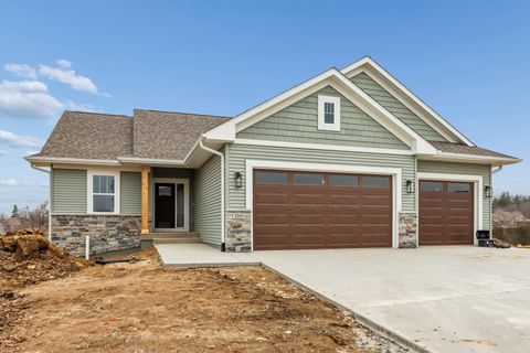 3215 Sunflower Street Ely IA 52227