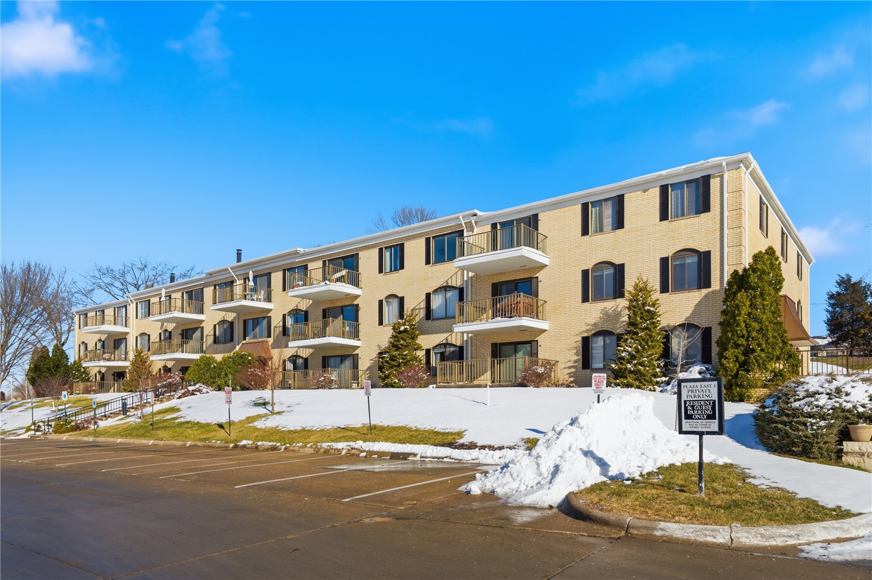 Photo 1 of 16 — 2131 1st Avenue NE 310, Cedar Rapids, IA 52403