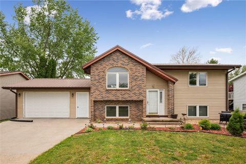 607 E Pershing Drive Brooklyn IA 52211