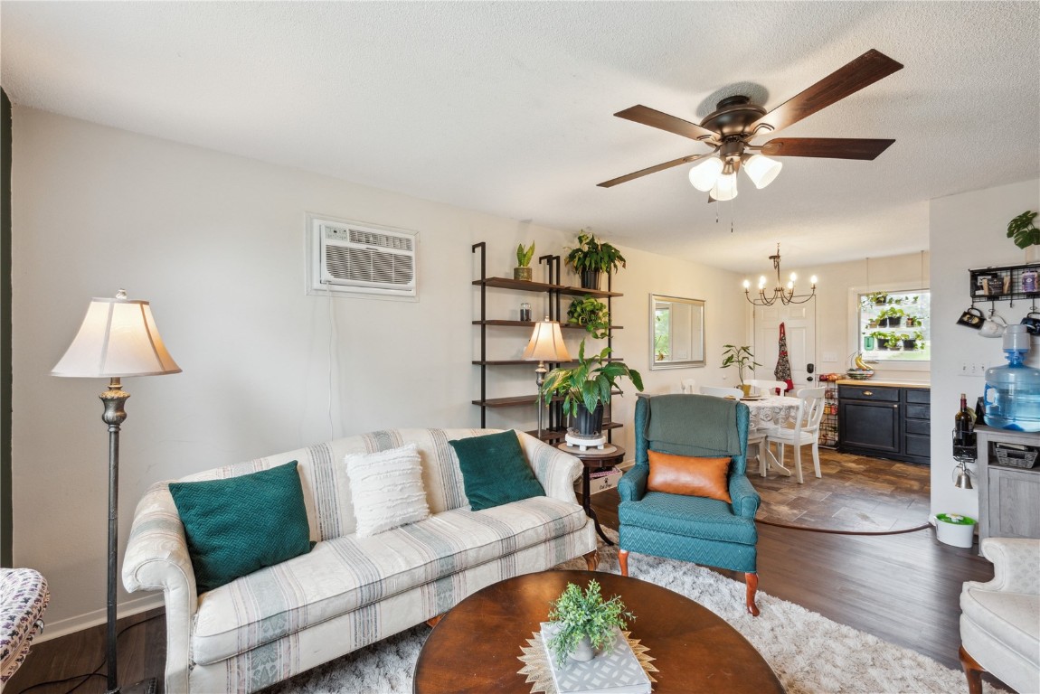 607 E Pershing Drive