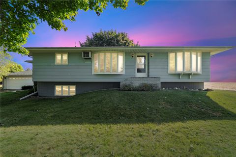 4565 Alice Road Center Point IA 52213