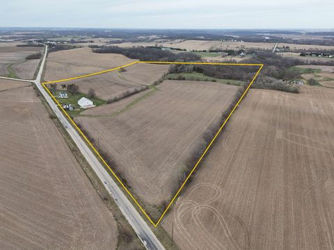 2037 Ivanhoe Road Ely IA 52227