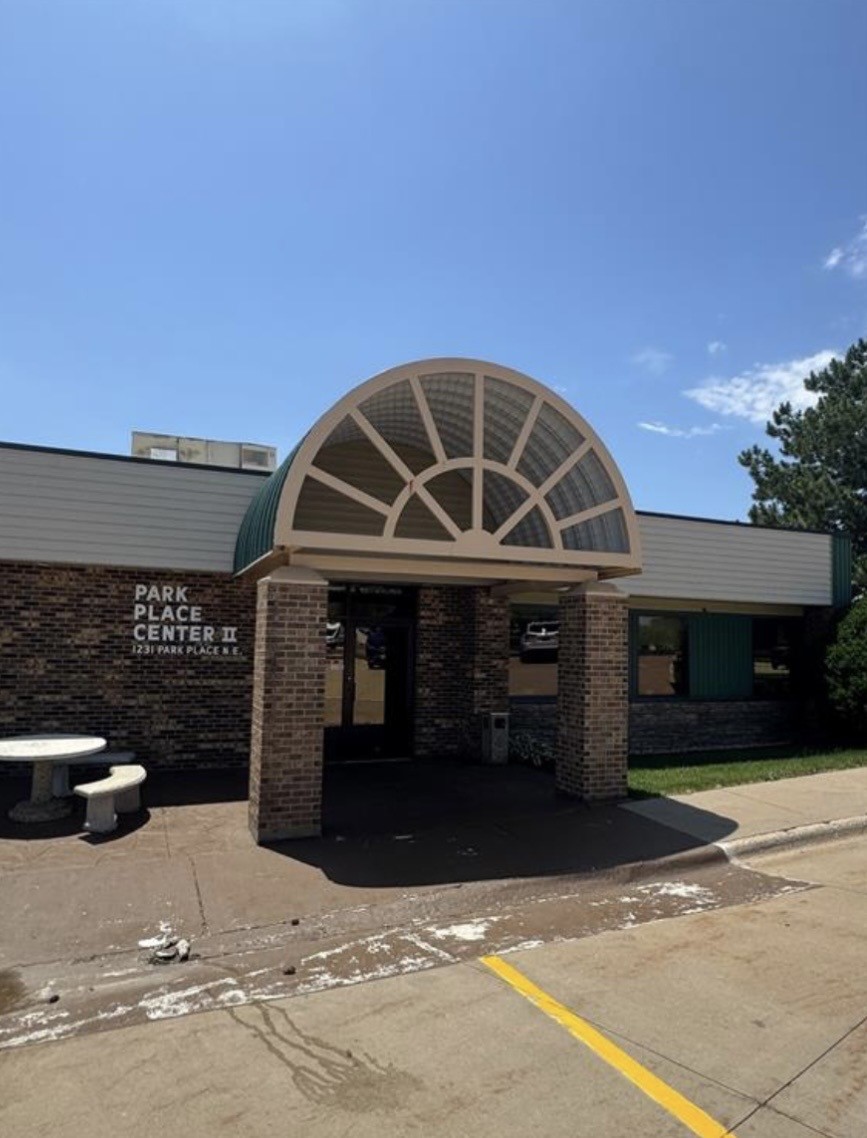 Photo 1 of 4 — 1231 Park Place NE A2, Cedar Rapids, IA 52402