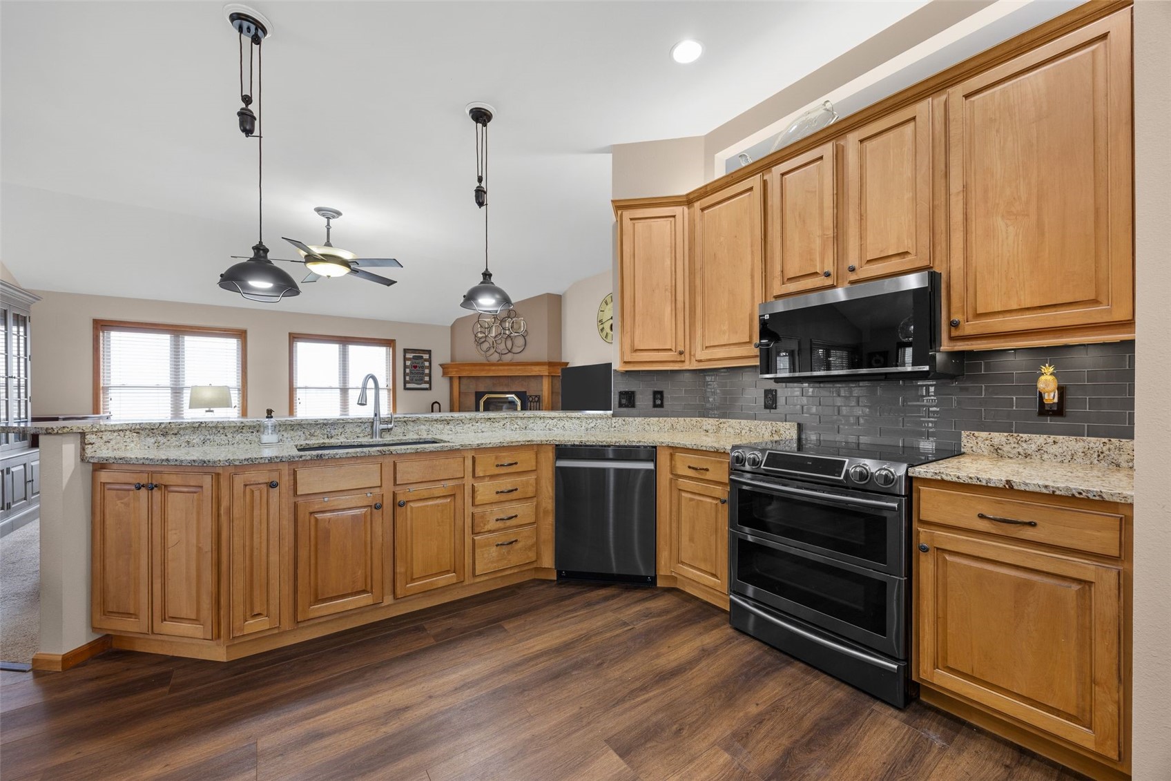 327 Hillview Drive SE