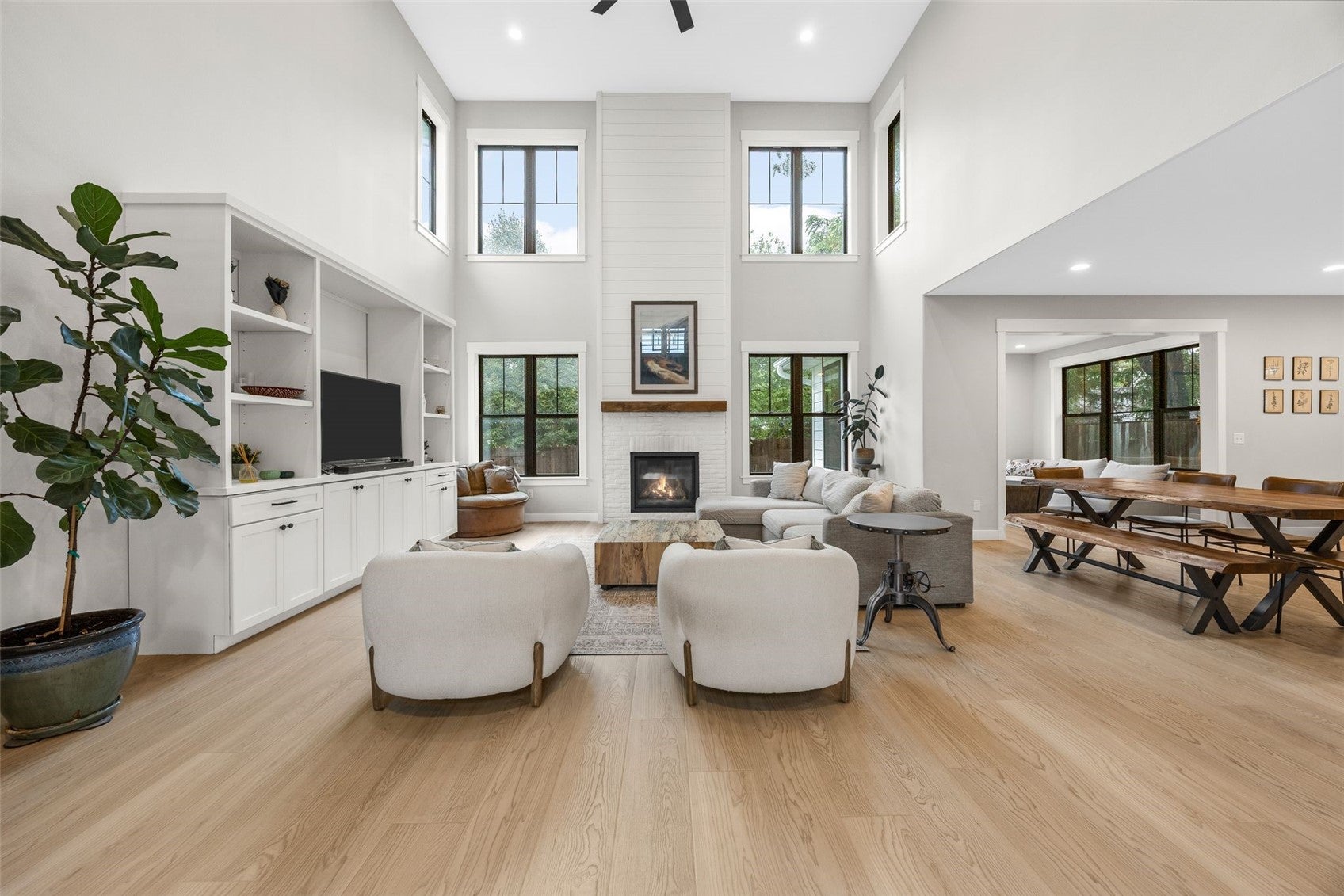 1022 Oakes Drive