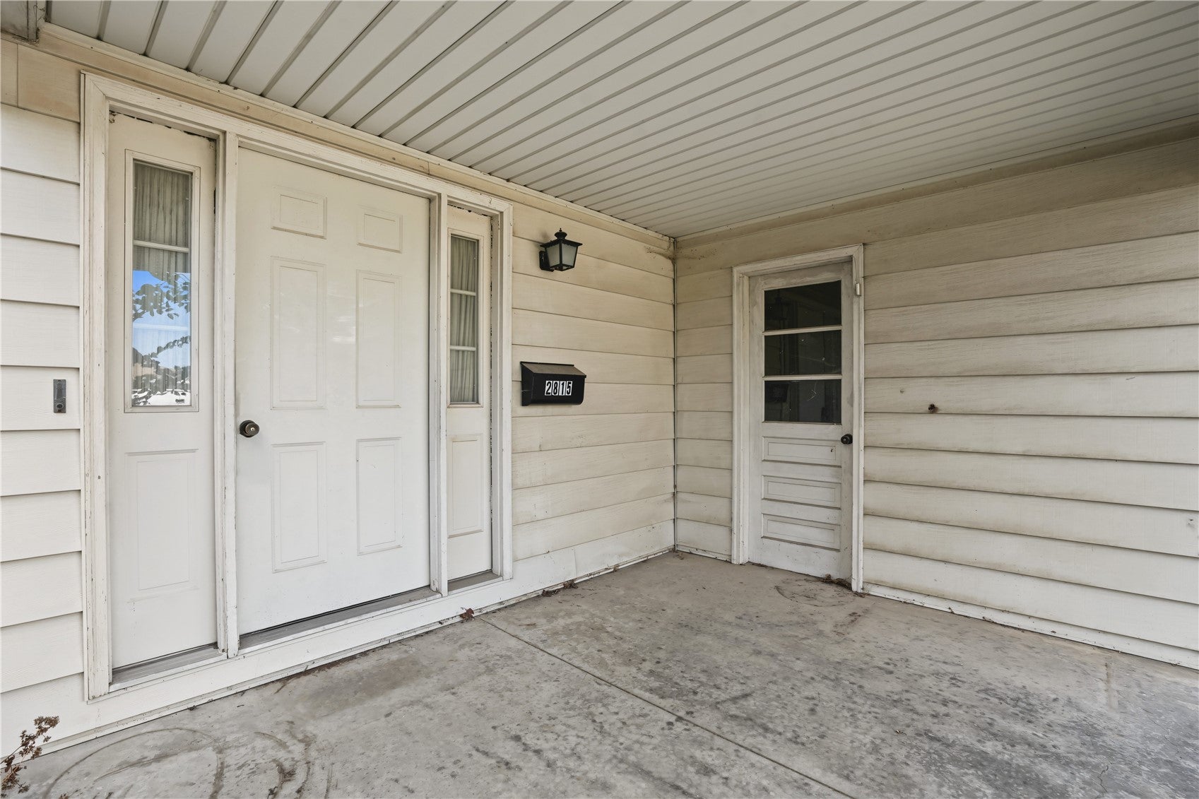 2815 Glen Elm NE