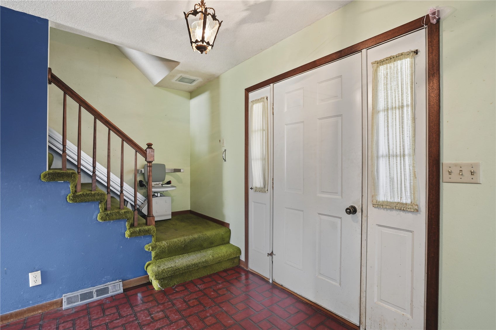 2815 Glen Elm NE