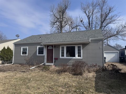 3735 Kencrest Drive NE Cedar Rapids IA 52402