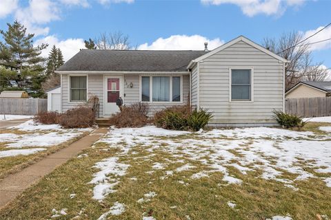 608 W 13th Street Vinton IA 52349