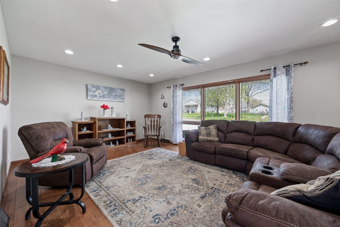 313 E 8th Street