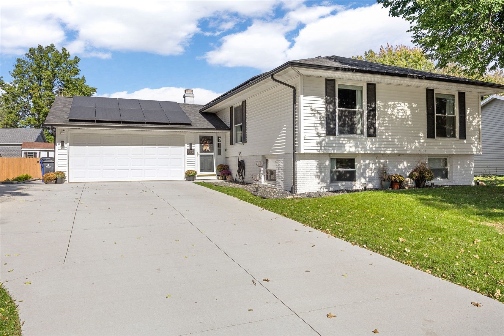 140 Carnaby Dr NE