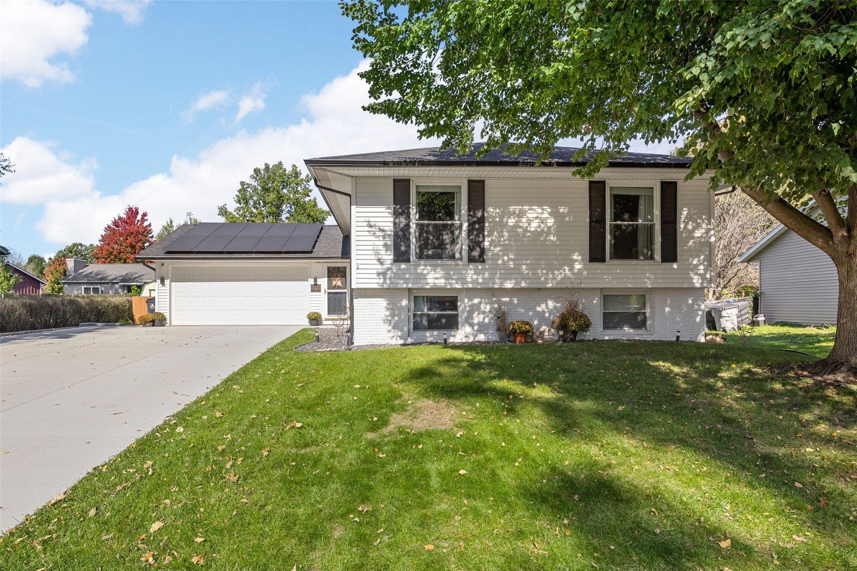140 Carnaby Dr NE