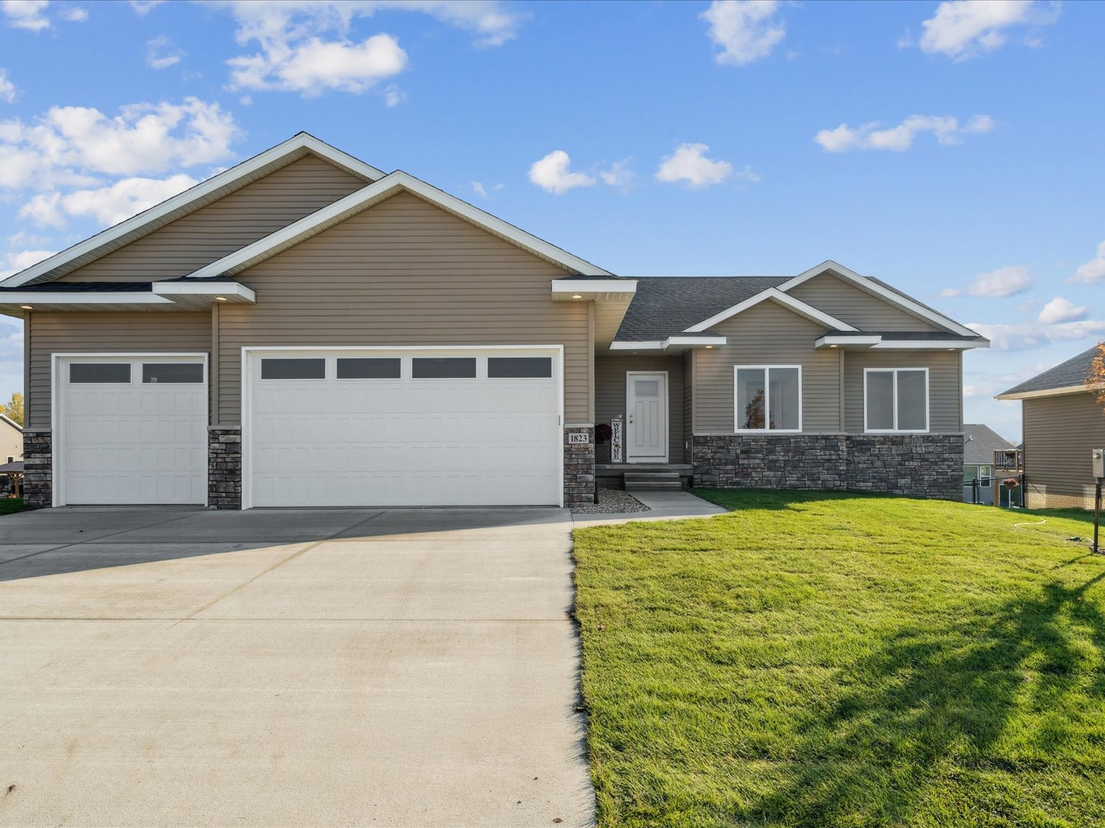 Photos of a similar property.