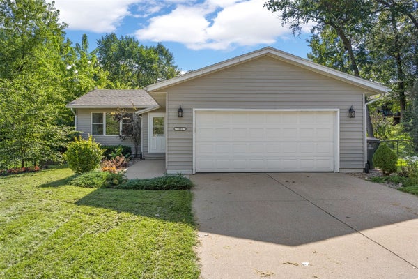1004 WESTWOOD DR NW, CEDAR RAPIDS, IA 52405 - Image ddc883108eb335d3f52909dcbd1ef4df/2406729912