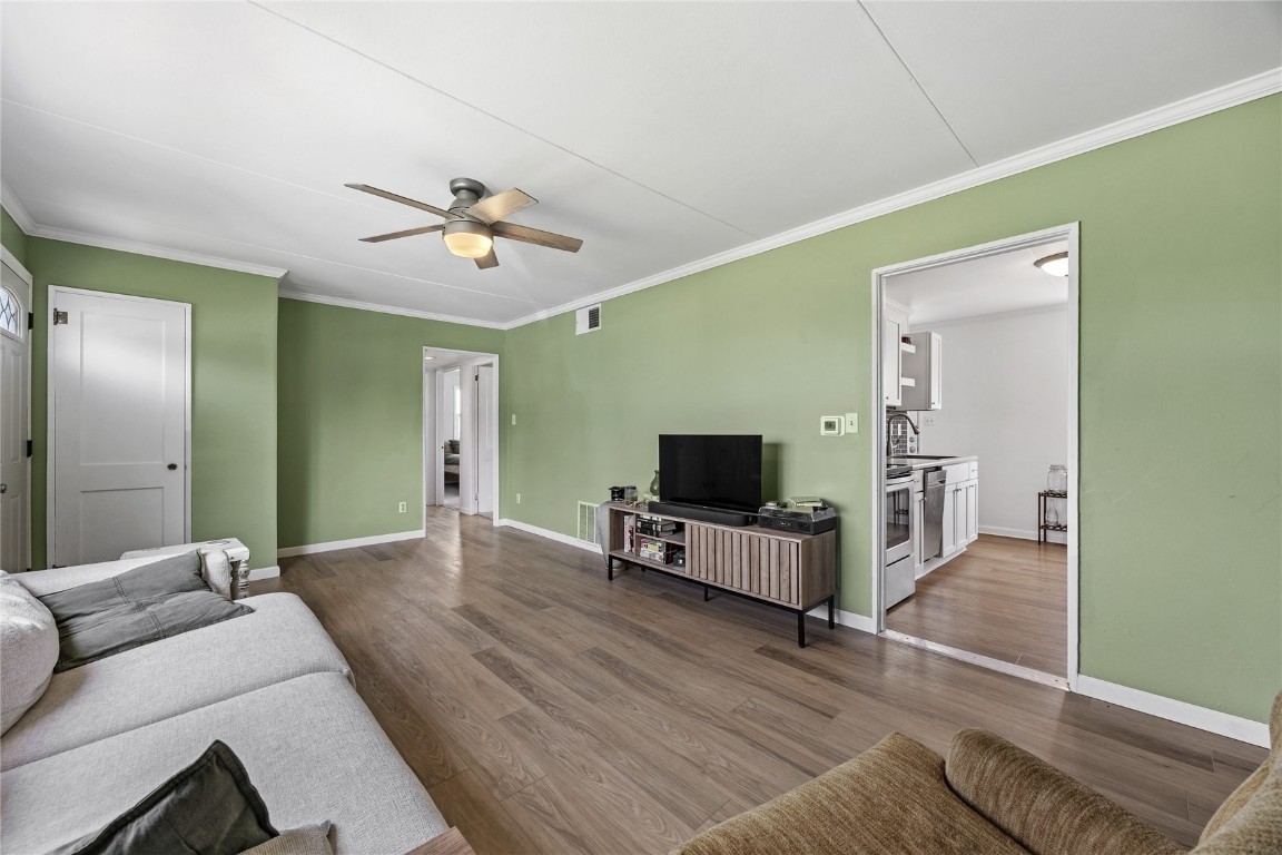 2201 9th Avenue SW