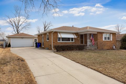 2461 Teresa Dr SW Cedar Rapids IA 52404