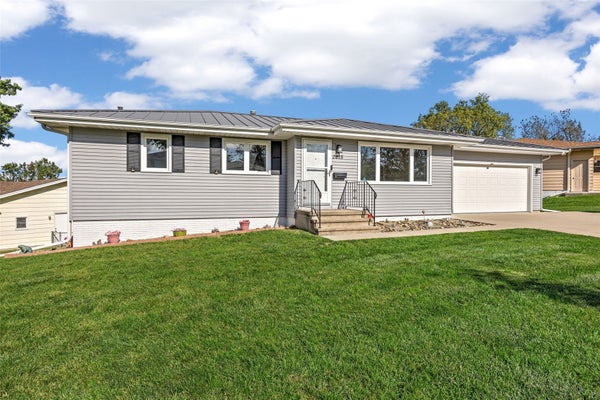 2815 SOUTHLAND ST SW, CEDAR RAPIDS, IA 52404 - Image e0f6d98c35e9f28f8a064540bbc991fe/1958070385