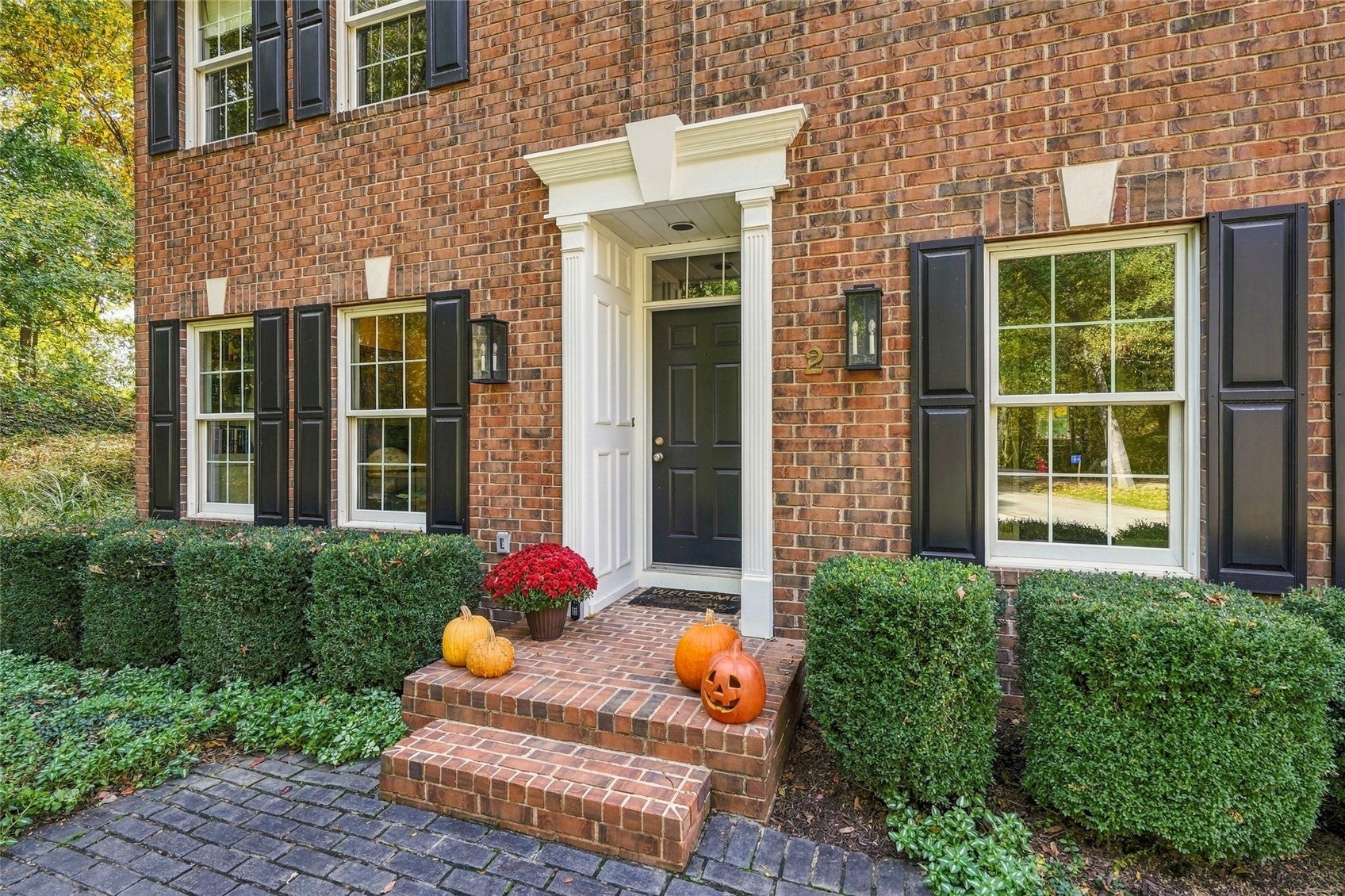 2 Audrey Court NE