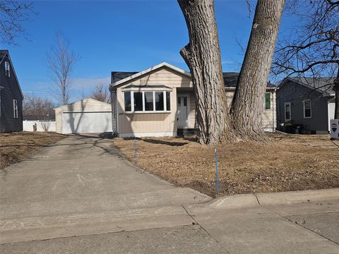 109 E Willman Hiawatha IA 52233