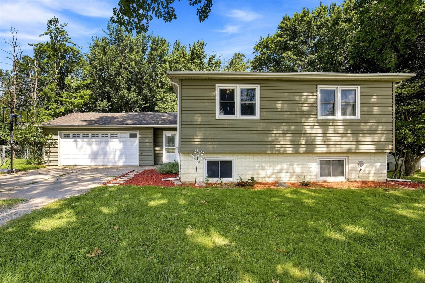 1948 Surf Drive NE