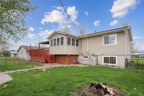 44 Thompson Drive Palo IA 52324