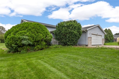 108 richland Urbana IA 52345